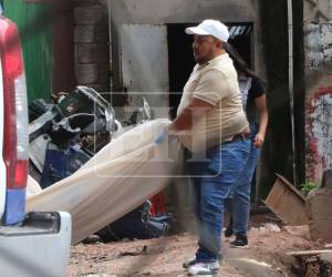 El cuerpo de Jefferson Martínez fue trasladado a la morgue.