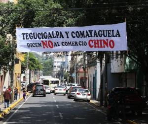 Varios rótulos de rechazo a los comercios chinos fueron colocados en la calle Real de Comayagüela y otros puntos de Tegucigalpa con las frases: Tegucigalpa y Comayagüela dicen no al comercio chino.