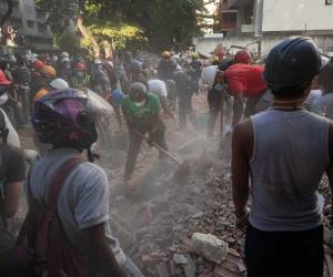 Venezuela vive horas de angustia tras los terremotos que dejaron miles de afectados, pero un rescate llenó de esperanza al país.