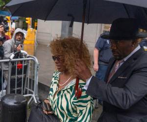 La madre de Sean Diddy Combs (Puff Daddy), Janice Combs, ha desatado una controversia al calificar el documental de Netflix, Sean Combs: The Reckoning, producido por su archienemigo 50 Cent, de estar plagado de mentiras.