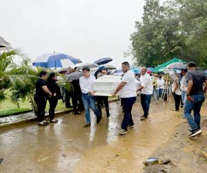 Con mucho dolor, familiares y amigos sepultaron ayer a Valeria Jolette Alvarado Borjas.
