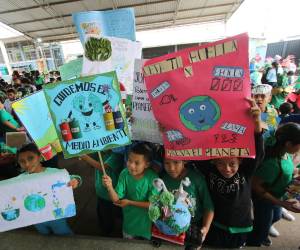 La defensa por el ambiente se mantiene activa gracias a los estudiantes de Escuelas Amigables con el Ambiente.