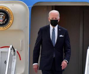 El presidente de los Estados Unidos, Joe Biden, llega a la base aérea de Yokota en Fussa, prefectura de Tokio, el 22 de mayo de 2022.