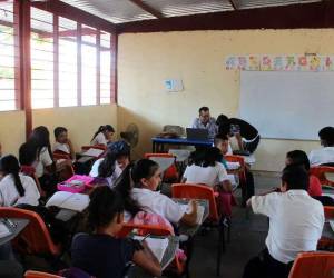 La DAET también investiga denuncias sobre estudiantes que intimidan a otros invocando el nombre de maras y pandillas.