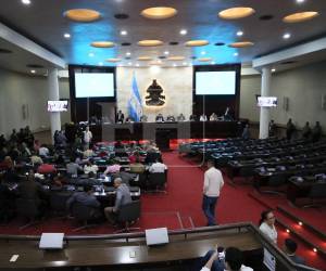 La reunión celebrada por Redondo con la bancada de Libre como únicos asistentes se extendió hasta la medianoche del jueves. Así lució el hemiciclo durante toda la reunión.