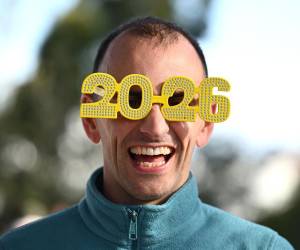 Fuegos artificiales iluminaron el cielo en Oceanía, donde islas como Kiritimati, Samoa y Tonga fueron las primeras en dar la bienvenida al 2026.