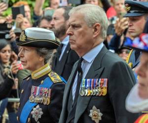 Semanas después fue arrestado por presuntamente haber compartido información reservada con Jeffrey Epstein.