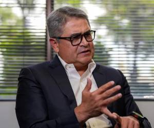 La defensa del expresidente hondureño Juan Orlando Hernández recurrió la decisión de un juez de declinar el caso por fraude ante la Corte Suprema.