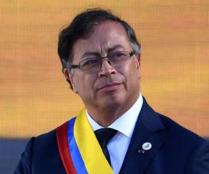 Petro asumió el domingo con un plan de reformas profundas que apuntan a fortalecer al Estado, reducir la pobreza que castiga al 39% de los 50 millones de colombianos.