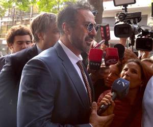 Maradona falleció el 25 de noviembre de 2020 mientras recibía cuidados domiciliarios en una casa de la localidad de Tigre, a las afueras de Buenos Aires.