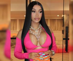 Cardi B, de 34 años, nunca ha tratado sus pasos por el quirófano como un secreto. Ha contado qué se hizo, cuándo y con qué consecuencias. Aun así, hay una intervención que desea desde hace tiempo y que, por razones que ni ella misma logra explicarse, le provoca un miedo que todavía no ha vencido.