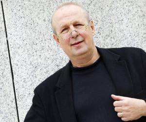 Stefan Soltesz, de 73 años, murió tras un colapso mientras dirigía una obra.