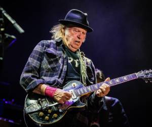 Neil Young vuelve a los tribunales contra el entorno de Trump por usar su himno en un mitin.