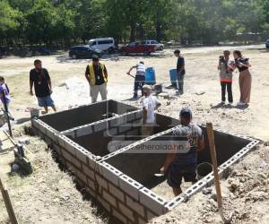 Los preparativos para dar el último adiós a los seis integrantes de la familia Cortés Mejía que murieron en el incendio registrado en los bordos de Esquipulas iniciarion este jueves en el cementerio municipal de El Ocotillo, en San Pedro Sula, Cortés, al norte de Honduras, donde será habilitada una sola fosa para sepultar a las víctimas.