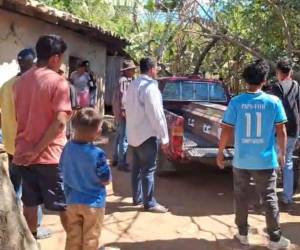 Un hombre murió y otro permanece hospitalizado tras ser atacados por un enjambre de abejas en un cementerio de Namasigüe, Choluteca.