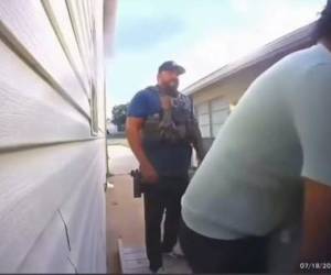 El momento quedó registrado por cámaras de seguridad.