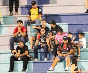 La afición del Real España y Choloma comparten el estadio Morazán.