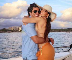 Ana Bárbara enfrenta una de las crisis más expuestas de su vida personal tras la filtración de unos audios de su esposo, Ángel Muñoz, en los que este habría hablado de divorciarse de la cantante, quedarse con la vivienda conyugal y en los que cuestionó su relación con sus propios hijos.