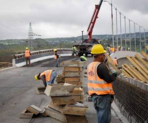 Para reducir el tráfico, la comuna capitalina habilitará este viernes 21 el carril izquierdo del paso elevado Papa Francisco en doble sentido.