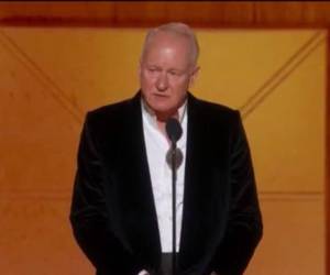 Skarsgård se impuso en una categoría que además de Del Toro, quien competía por su interpretación en la cinta de Paul Thomas Anderson 'One Battle After Another',.