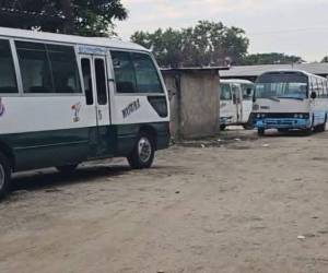 La Policía Nacional capturó a un hombre como sospechoso; sin embargo, conductores y testigos presenciales aseguraron que la persona detenida no estaría vinculada al ataque.