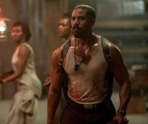 Michael B. Jordan - Sinners: Del director Ryan Coogler ha sido una de las sorpresas cinematográficas del año, así como la sólida interpretación que realiza el actor Michael B. Jordan, que en esta película se anotó con dos personajes, que son los hermanos gemelos Elijah Smoke Moore y Elias Stack Moore. La cinta encuentra su núcleo emocional en el enfrentamiento final entre los hermanos, donde el perdón y el sacrificio revelan el verdadero corazón de la historia. El trabajo de Jordan ha sido tan sobresaliente que incluso se espera una nominación al Oscar para él, tras su nominación a los Globo de Oro.