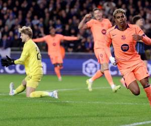 Imágenes del desarrollo del partido Brujas vs Barcelona.