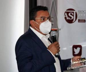 Carlos Hernández, director de la ASJ, discrepa con el ministro de Salud.