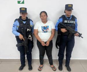 Ericka Elizabeth Oquelí Figueroa de 29 años de edad, conocida con el alias de “La China”, fue capturada por agentes de la Dirección Policial de Investigaciones (DPI) en El Progreso, Yoro.