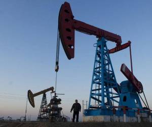 El petróleo de Texas baja un 0,8 %, hasta los 107,77 dólares.