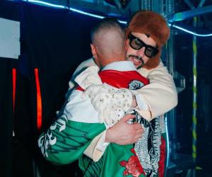 Durante la ceremonia de los Grammy, J Balvin compite en la categoría de Mejor Álbum de Música Urbana con su trabajo Rayo, precisamente frente a Debí tirar más fotos de Bad Bunny.