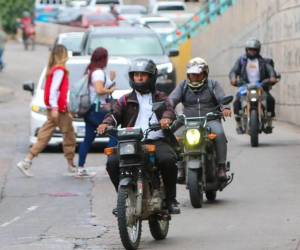 Autoridades de tránsito imponen uso obligatorio de chaleco reflectivo a motociclistas con multas de hasta 400 lempiras. Autoridades aseguran que reforzaran medidas con motociclistas que incumplan la Ley de Tránsito