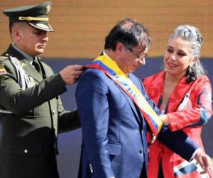 Petro dijo a periodistas que los contactos son parte de un “proceso de normalización”.