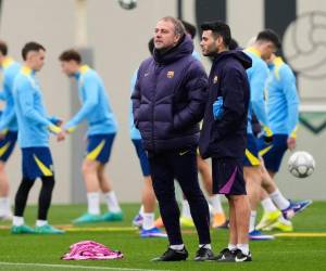 Hansi Flick no podrá contar con varias de sus figuras en partido de Champions League.