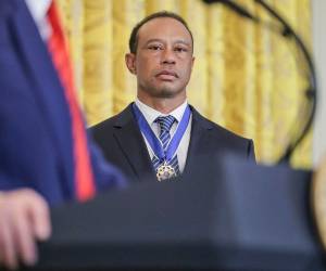 El accidente tuvo lugar el pasado viernes cuando el vehículo conducido por Woods intentó rebasar a gran velocidad a una camioneta con remolque en una carretera estrecha.