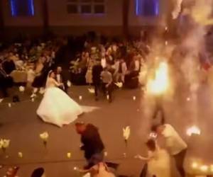 El incendio causó daños materiales y varios objetos que se encontraban dentro del edificio quedaron completamente calcinados.