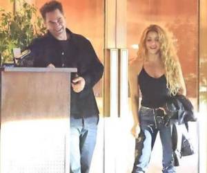 Shakira y Manuel García-Rulfo fueron captados juntos en Los Ángeles.