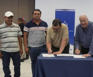 Los productores del arroz, representantes de la agroindustria y autoridades de Gobierno firmaron los acuerdos que permitirán fortalecer el sector.