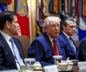 Mientras la Casa Blanca negocia, el Pentágono alista opciones militares para un posible “golpe final”.