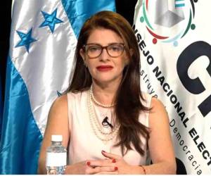 Karen Rodríguez presentó su renuncia al CNE tras la lectura de un juicio político en el Congreso Nacional.