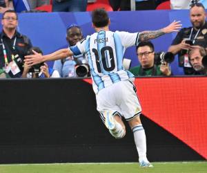 Messi abrió el cerrojo luego que el árbitro anulara dos goles previamente, uno a Argelia y otro a él.