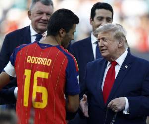 Donald Trump entregó la Copa del Mundo a Rodri, capitán de España.