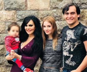 Imelda Tuñón, quien fue pareja de Julián Figueroa y madre de su hijo, confesó que le proporcionaba al fallecido cantante medicamentos que, según su relato, sus psiquiatras no querían recetarle.