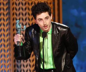 Hoy, a sus 30, el actor que consideraban poco atractivo acumula tres nominaciones al Oscar, una estrella en el Paseo de la Fama y es el referente indiscutible de moda masculina. La venganza perfecta existe y tiene nombre: Timothée Chalamet.