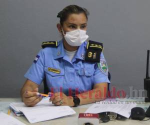 La directora de Cefas, la subcomisaría policial Erika Rodríguez, que asumió la dirección del centro penal a inicios de mayo pasado, recibió a EL HERALDO Plus en el recinto ubicado en Támara.