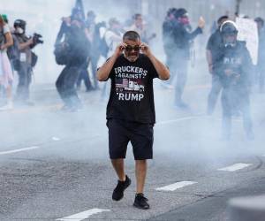 Más de 80 detenidos en protestas contra Trump en Los Ángeles, Denver, Dallas y Portland.