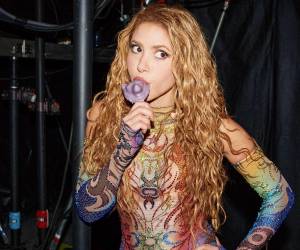 Shakira lleva su gira Las mujeres ya no lloran a todo el mundo con un concierto gratis y una iniciativa para capacitar a un millón de latinas en IA.