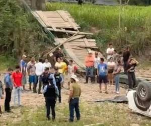 Una tragedia golpeó al municipio de San Francisco del Valle, en el departamento de Ocotepeque, al occidente de Honduras, luego del colapso de un puente colgante que dejó tres personas muertas pertenecientes a una misma familia.