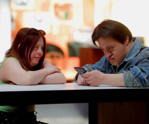 Sebastián Solorza y Pia Urrutia, protagonistas de ‘Cromosoma 21’.