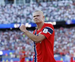 Erling Haaland se ha despachado con dos goles en su debut mundialista.